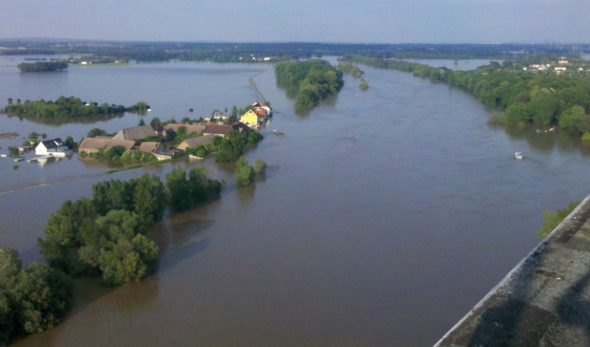 zur Vergrößerungsansicht des Bildes: Überflutete Elbwiesen bei Riesa im Jahr 2013. Foto: Uwe Päsler / Stadtverwaltung Riesa