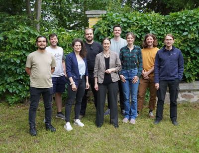 Das Team der Abteilung Struktur und Eigenschaften komplexer Festkörper